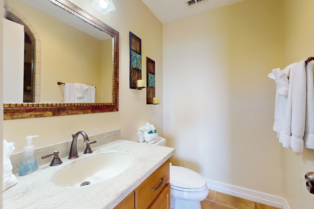 3BR Gulf View Pentouse w/ Pool - Steps to Shore