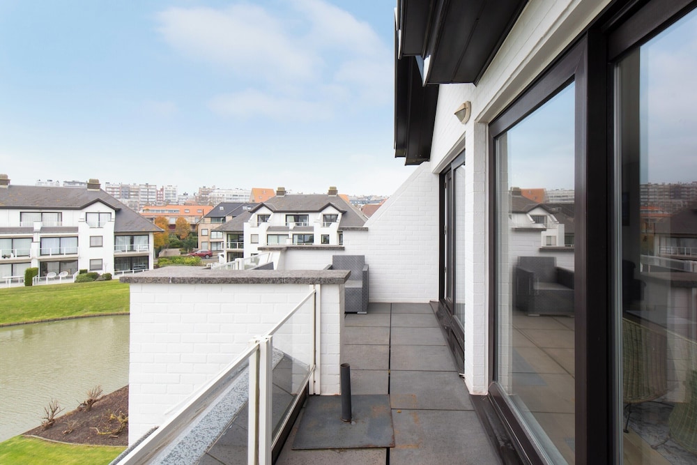 Spacious Apartment With Terrace