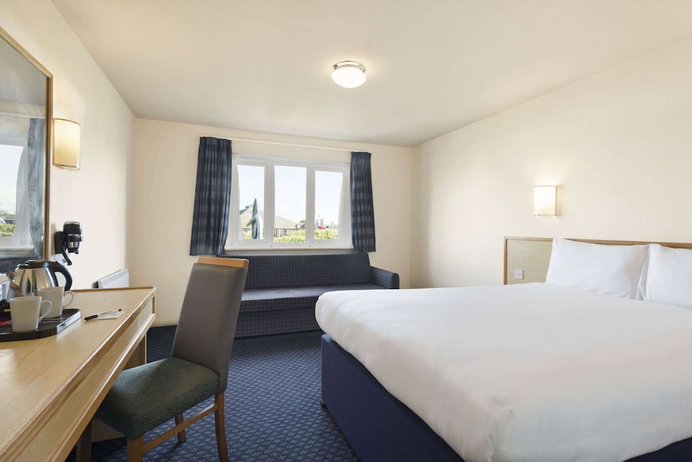 Winchester Vacations - Days Inn by Wyndham Sutton Scotney North - Property Image 12