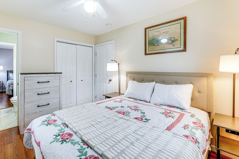Getaway on 1/2 Acre w/ Deck in Georgetown