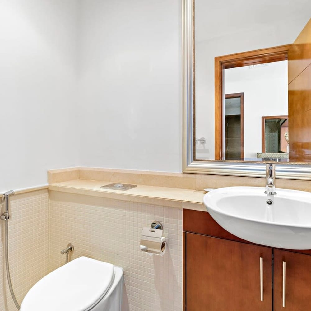 Silkhaus High Floor in Southridge Modern Tower