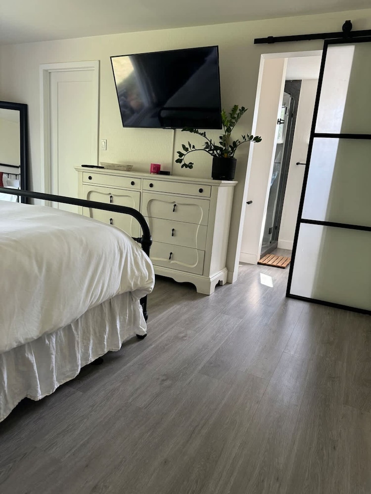 Cozy Family Haven in Sparks - Pet Friendly - Fenced Yard