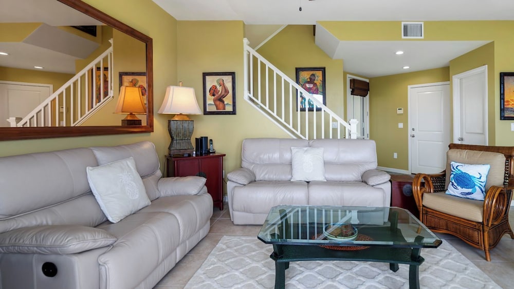 Updated Townhome Ocean View Private BBQ & Lanai - Vrkcv