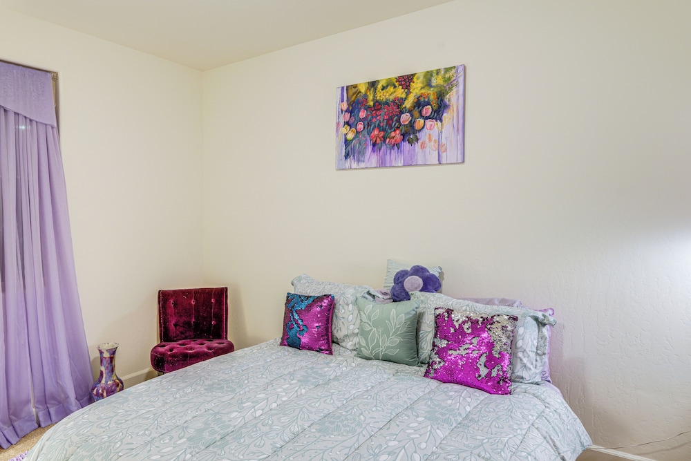 4 Mi to Csub Campus: Spacious Home w/ Yard