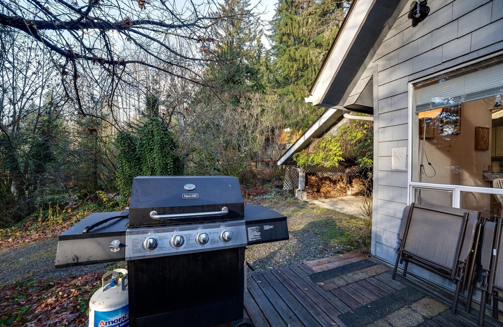 39GS - Hot Tub - BBQ - Pets Ok - WiFi - Sleeps 6 view 5