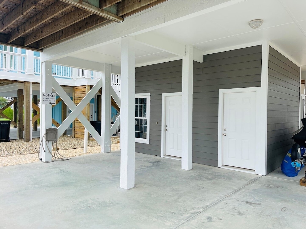 Compass Rose 4 Bedroom Home by RedAwning