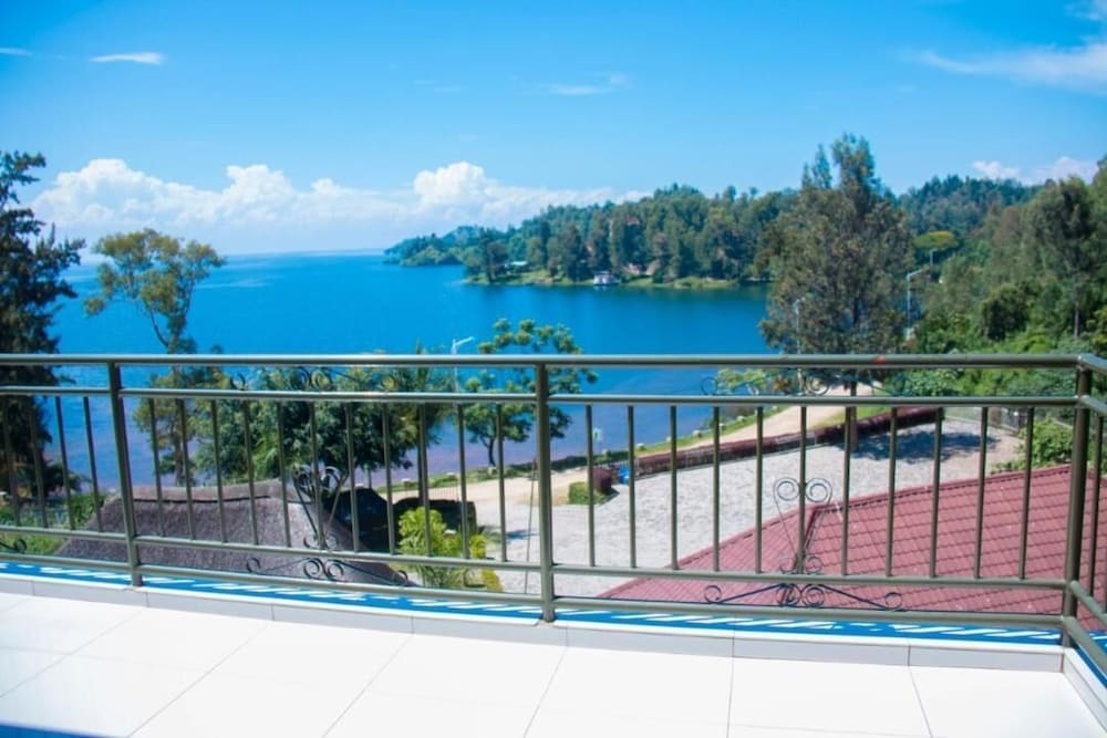 Deluxe Double Room With Stunning View on the Lake view 3