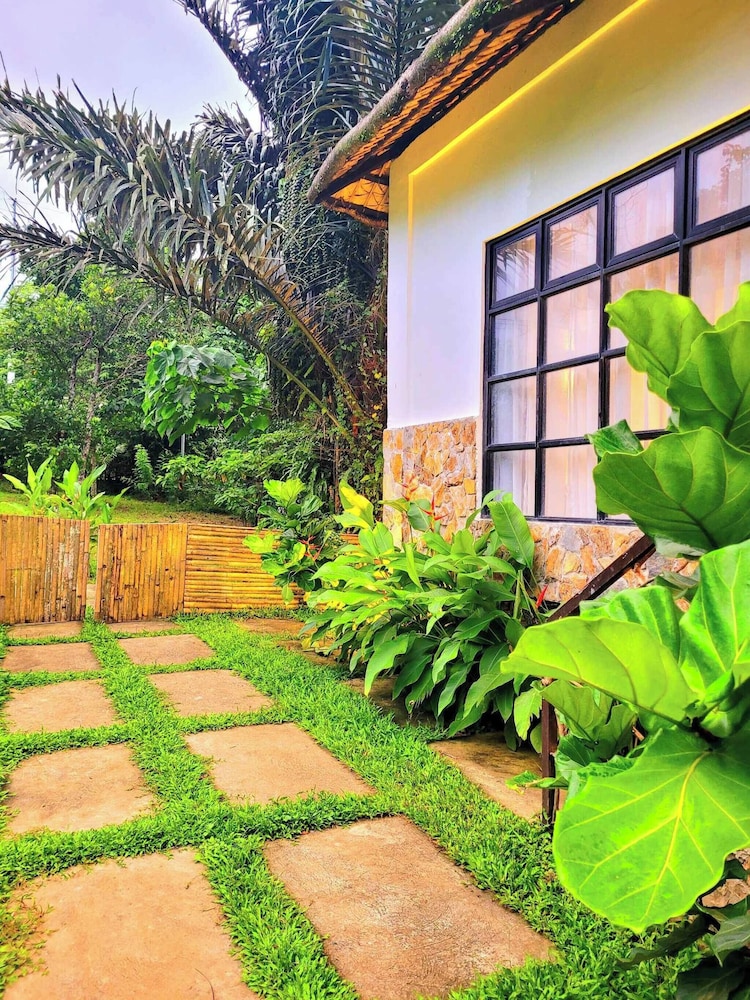Modern Bahay Kubo Near Tagaytay - Casita Anahaw