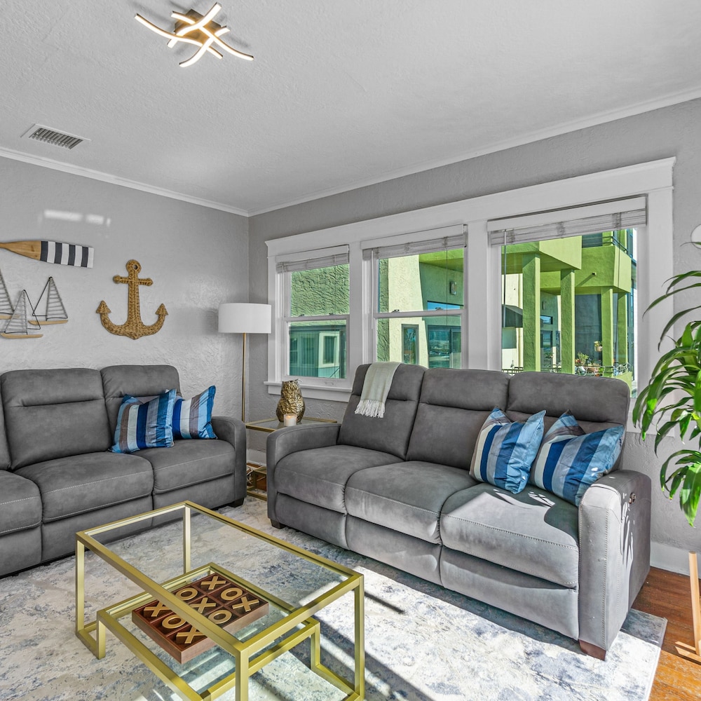 Bankers Hill Hideaway With AC Views and Parking