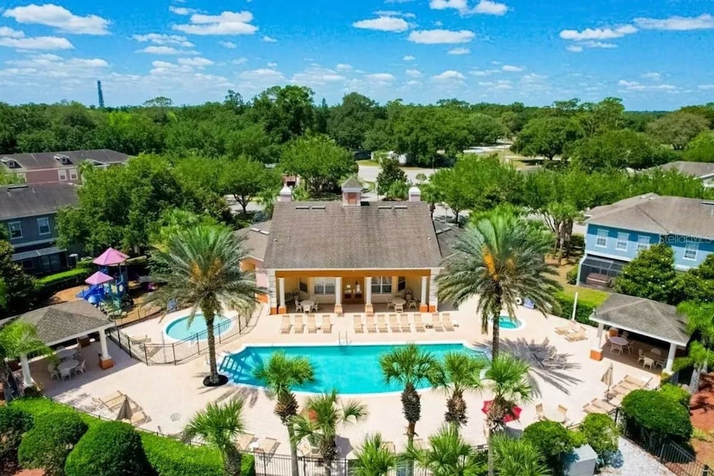 2335 Amazing 5BD Family Townhome Close to Disney