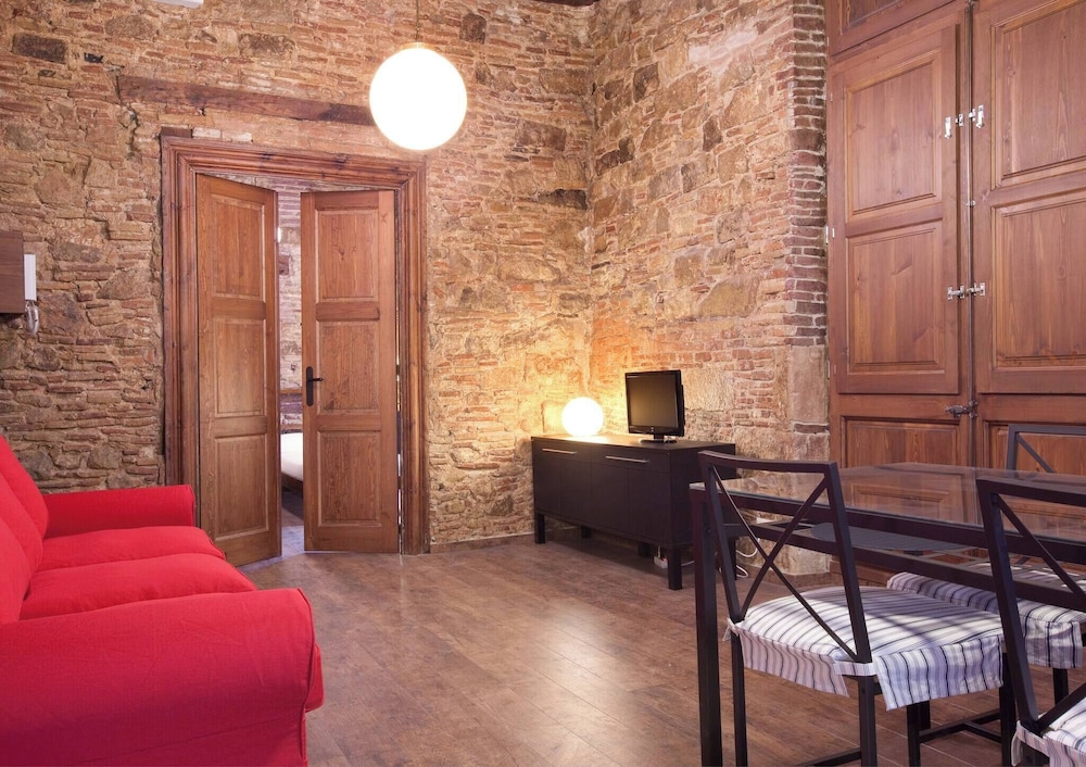 Stylish Gothic Apartment In El Born