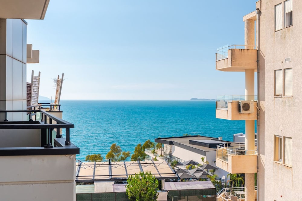 Marina Mirage Apartment