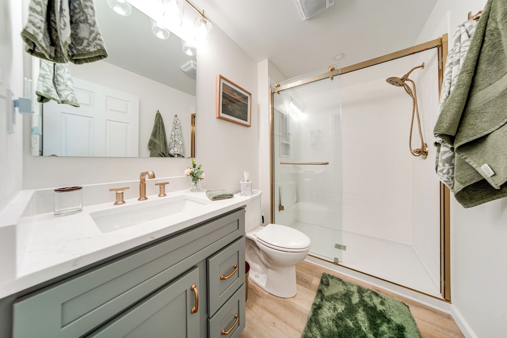 Walk to Lake: Pet-friendly Cottage in Jamestown!