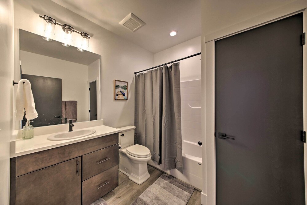 Elegant Priest Lake Townhome  1 Mi From Lake - Property Image 18