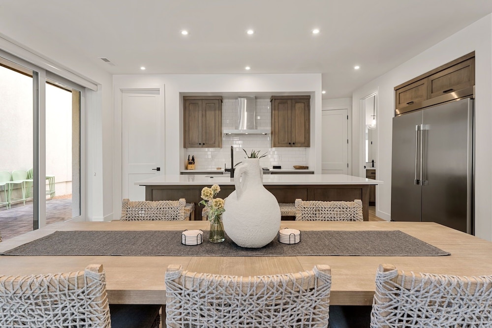 Salt And Sol 5 Bedroom Townhouse