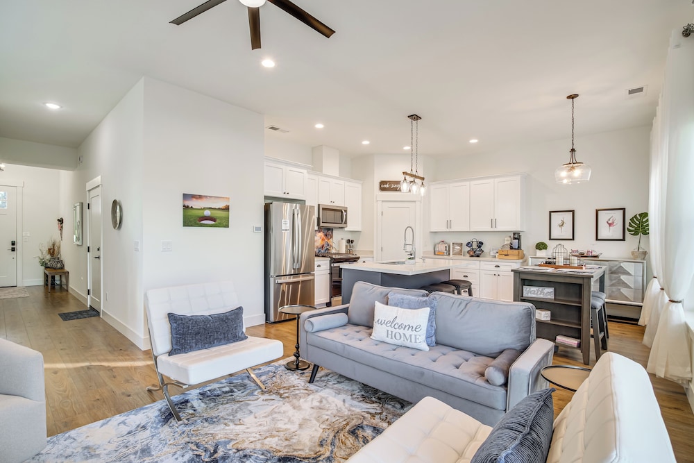 Eagle Point Golf Retreat: Pool Access + Patio!