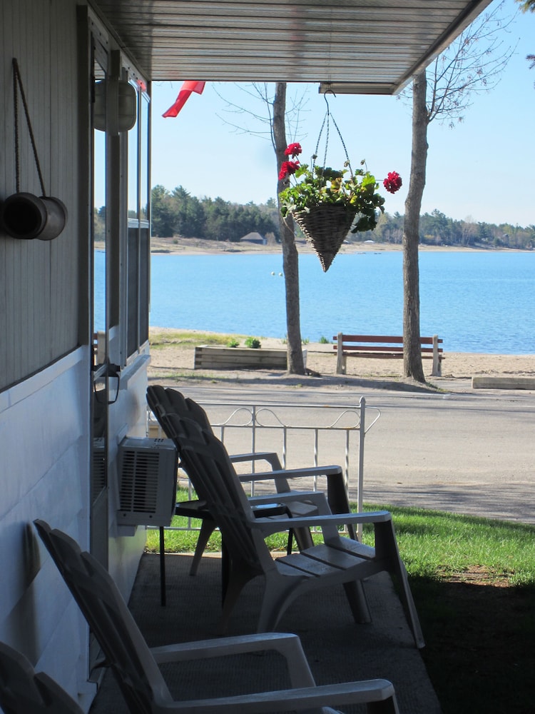 Balm Beach Resort & Motel