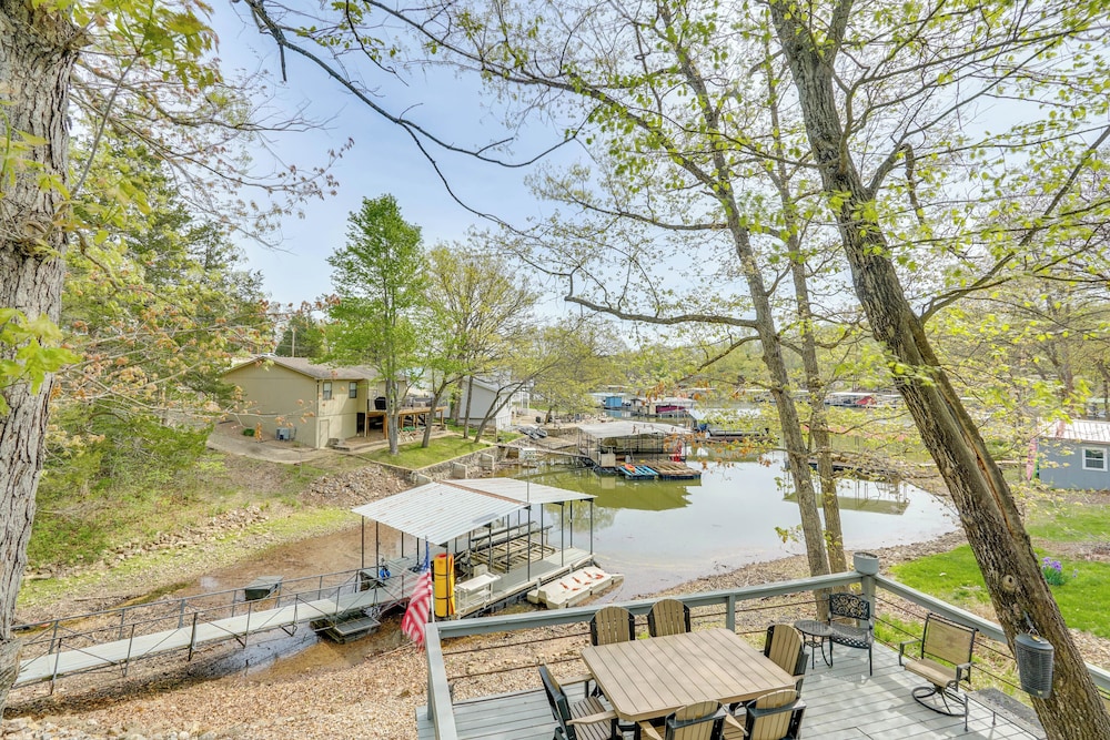 Balcony & Fire Pit: Home on Lake of Ozarks!