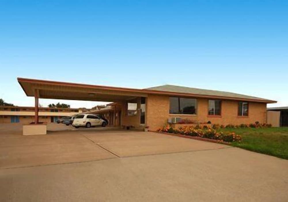 Liberal Vacations - Rodeway Inn - Property Image 4