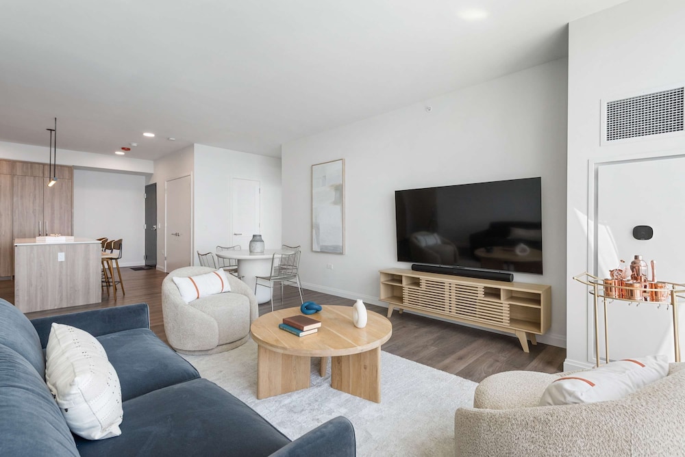 Panoramic Lake Views Premier Amenities for Groups