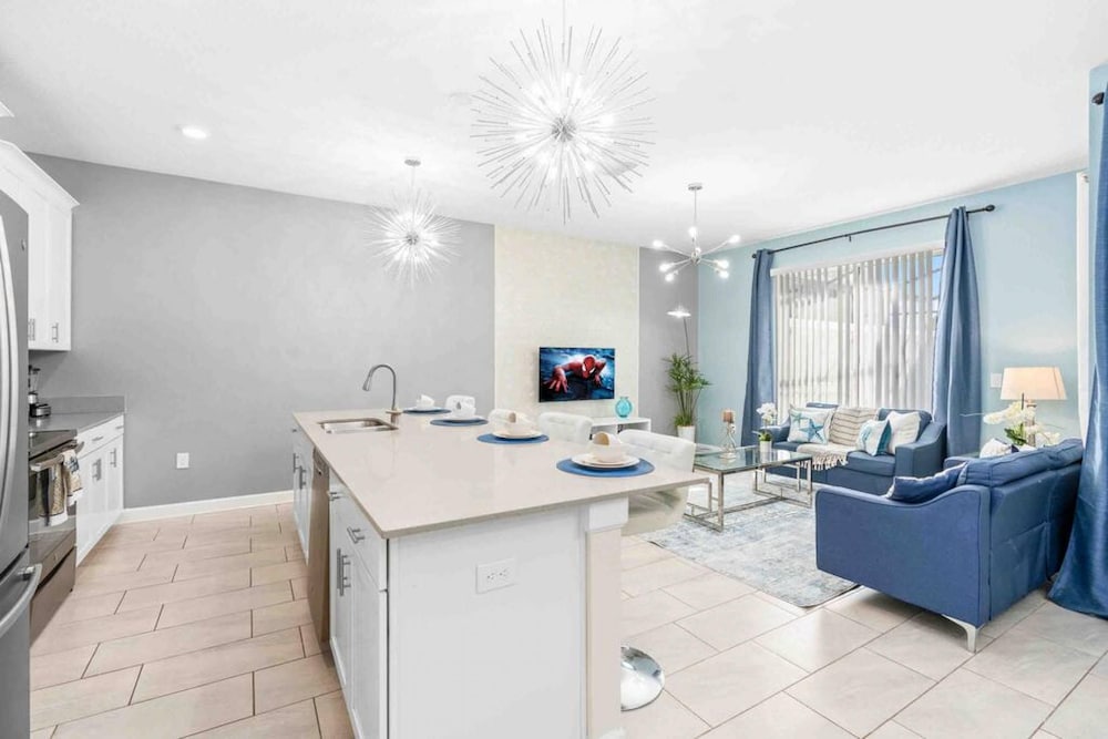 Super Dope- FUN Electric Home W Pool Amenities