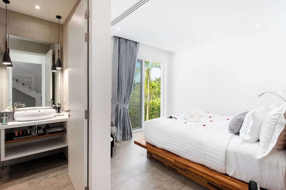 Luxury Sea View Villa Q With Pool at Unique Residences
