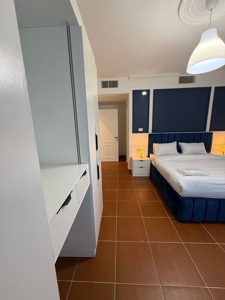 3bedroom Aprt of 200sqm Near Movenpick Hotel Amman