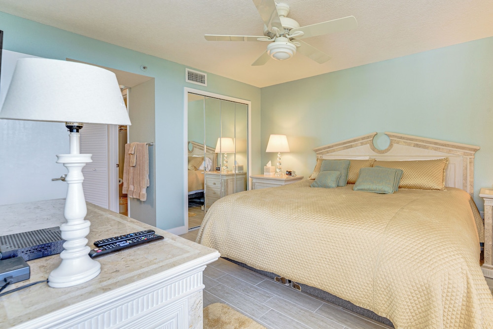 Gulf-view Condo w/ Beach Access in Hudson