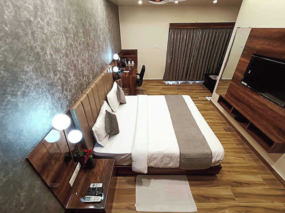 THE KASHI RESIDENCY