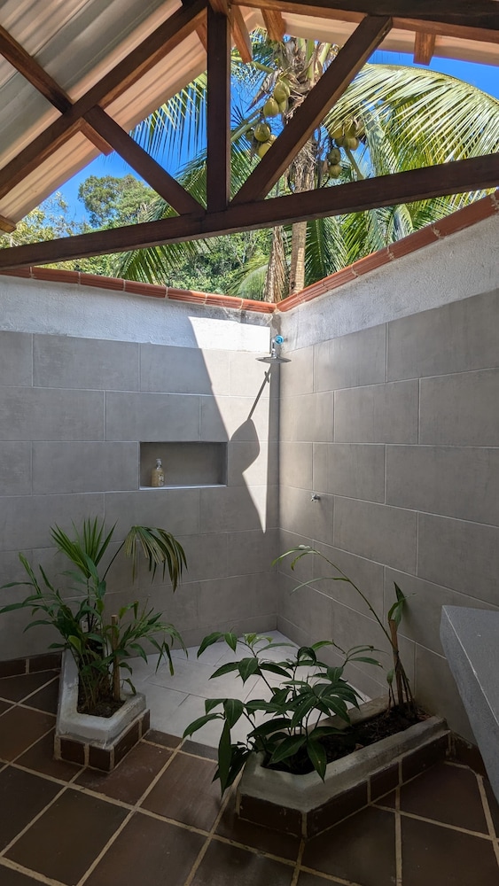 Pacific Waves Hostel & Surf