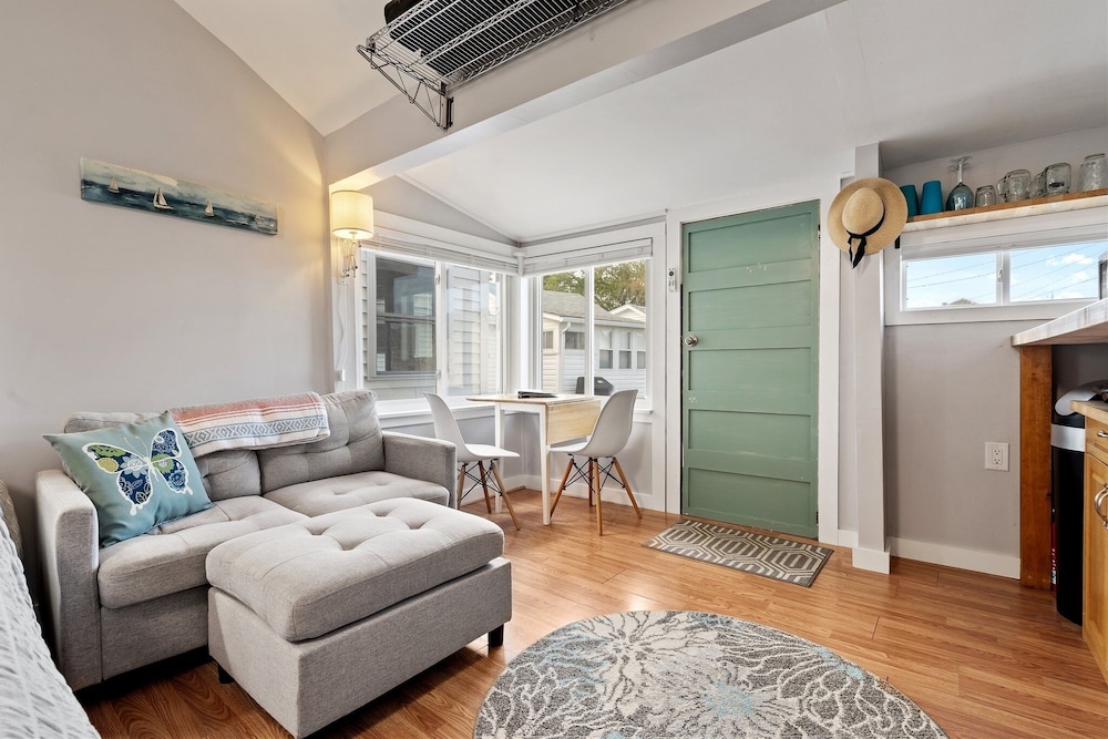 Just Beachy Charming Studio!
