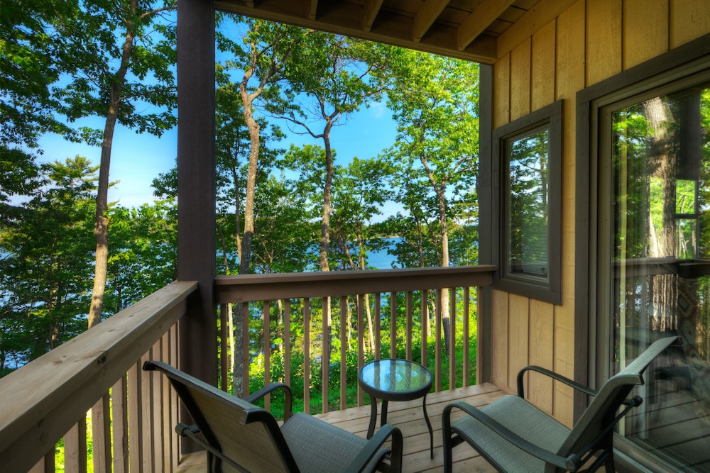 The Pointe Hotel and Suites