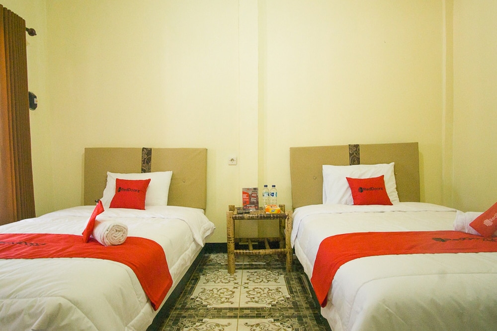 RedDoorz @ Mawun Street Kuta view 5