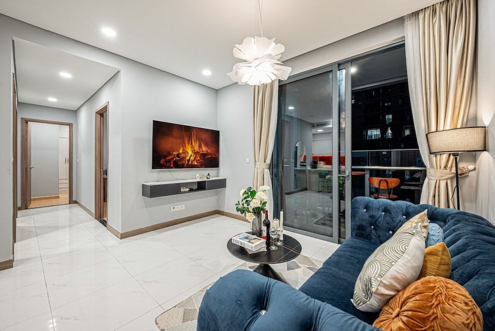 Luxury Sunwah Apartment near Landmark 81 - City View