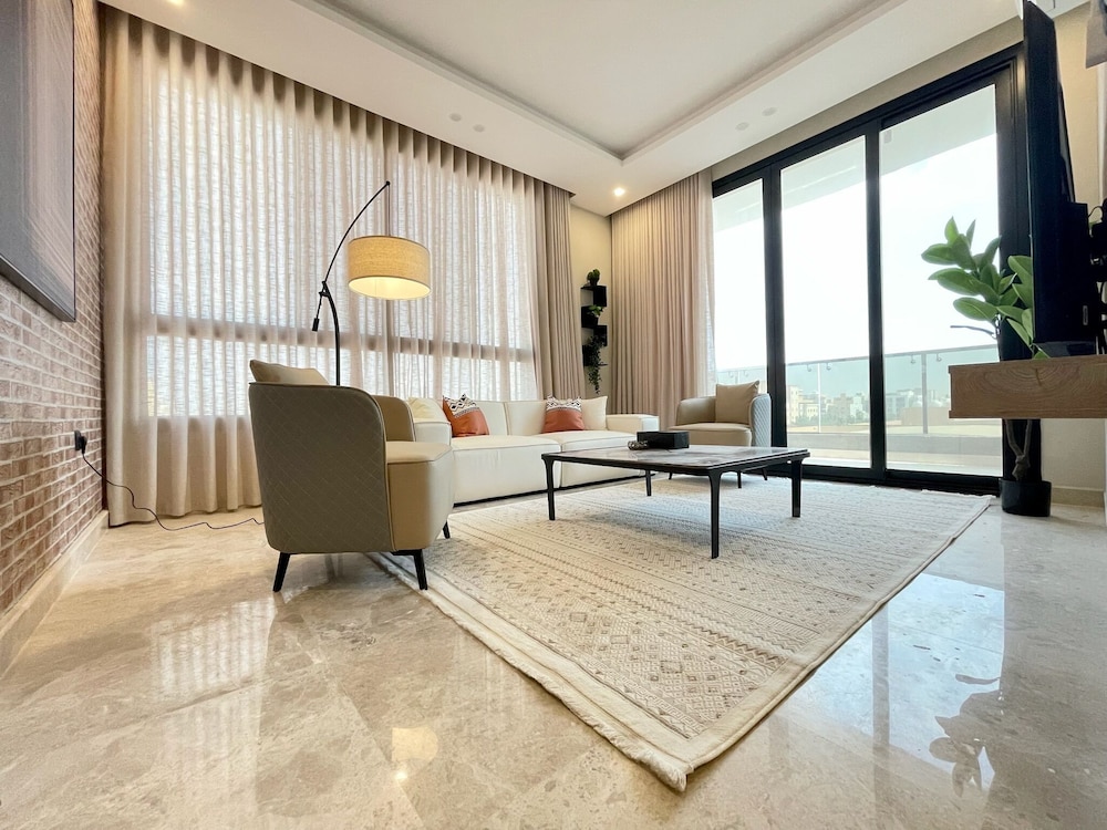 C Living - Premium 3 Bedroom - AQIQ