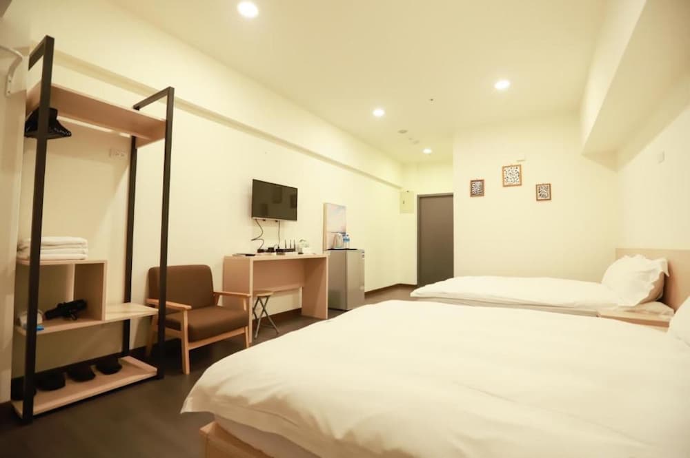 Hula Hotel - Hostel