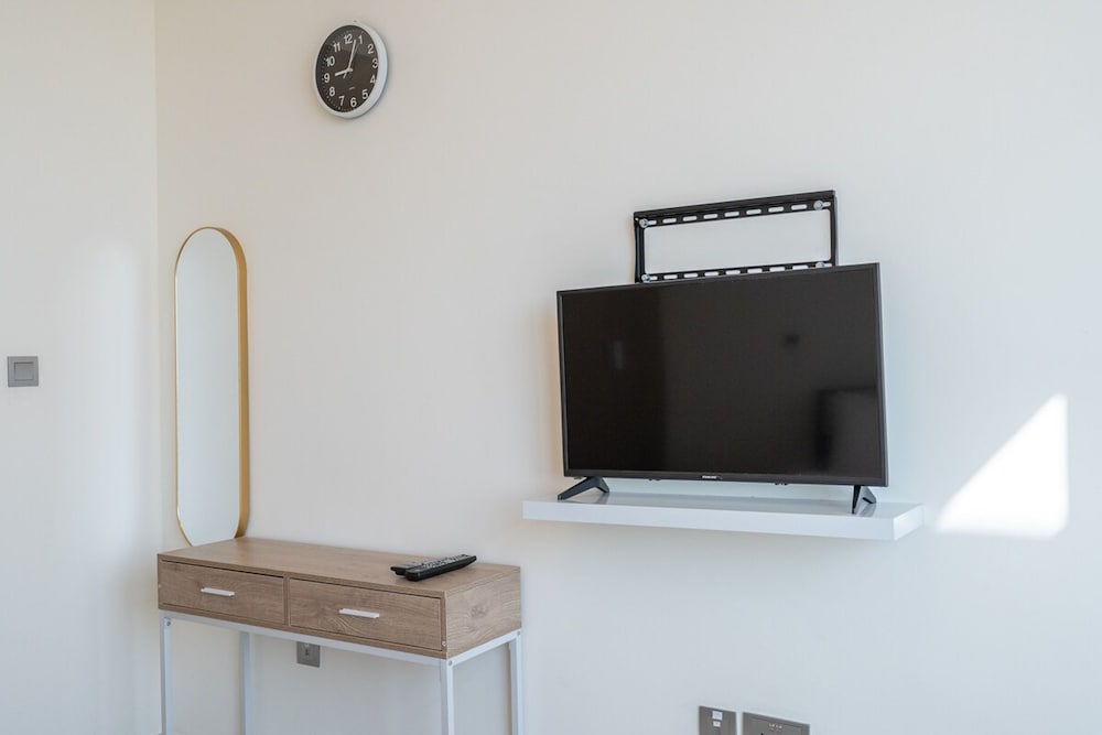 Wonderful Studio Apartment With Balcony at Farhad Azizi
