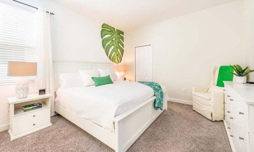 Spacious 5 Bed Pool Home With Game Room 5 Bedroom Home