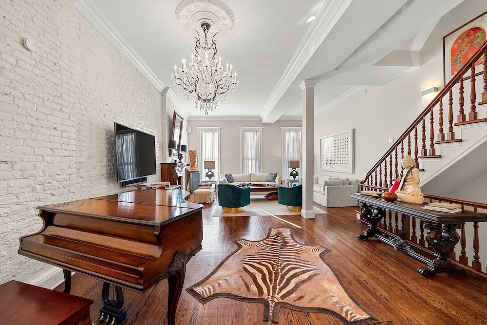 Gramercy Manor Triplex w Private Deck Garden