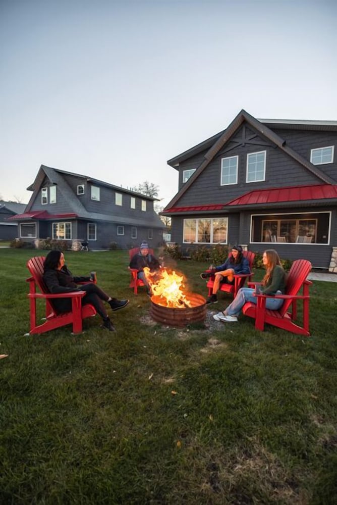 Quarterdeck Resort & Restaurant