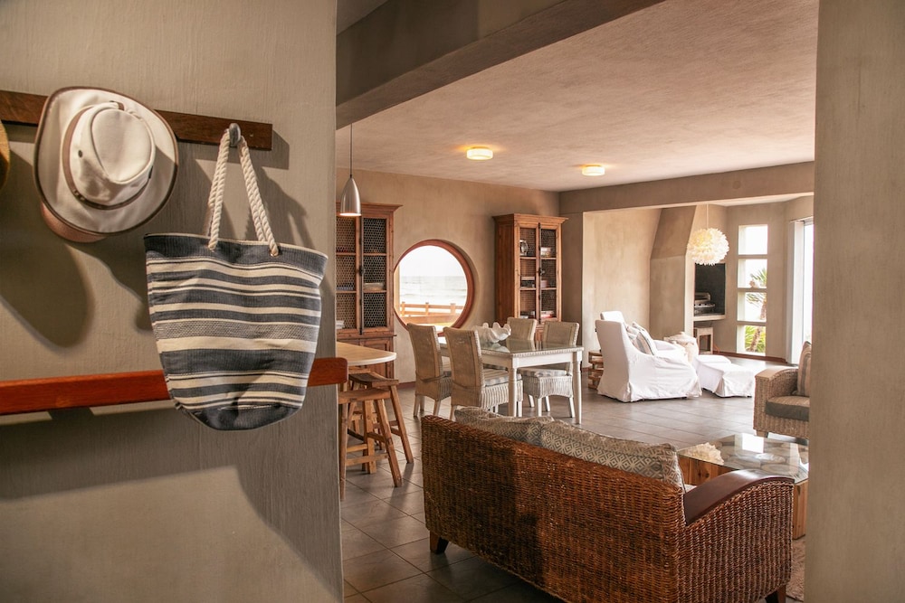 Blue Pearl - situated right on the beach