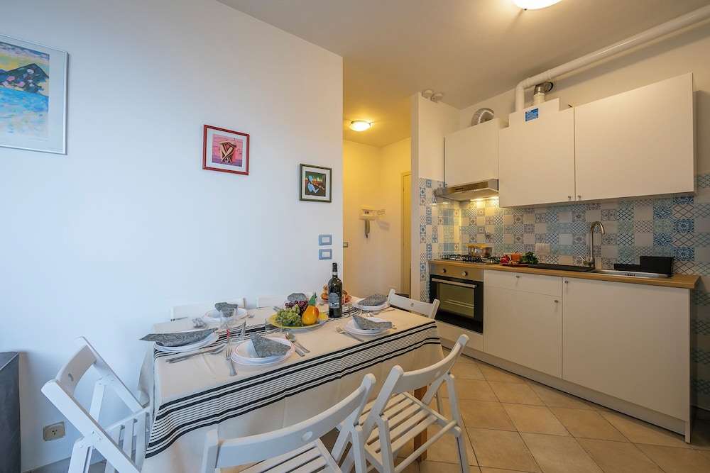 Casa Viola With Shared Pool sea View en Varazze — kitchen