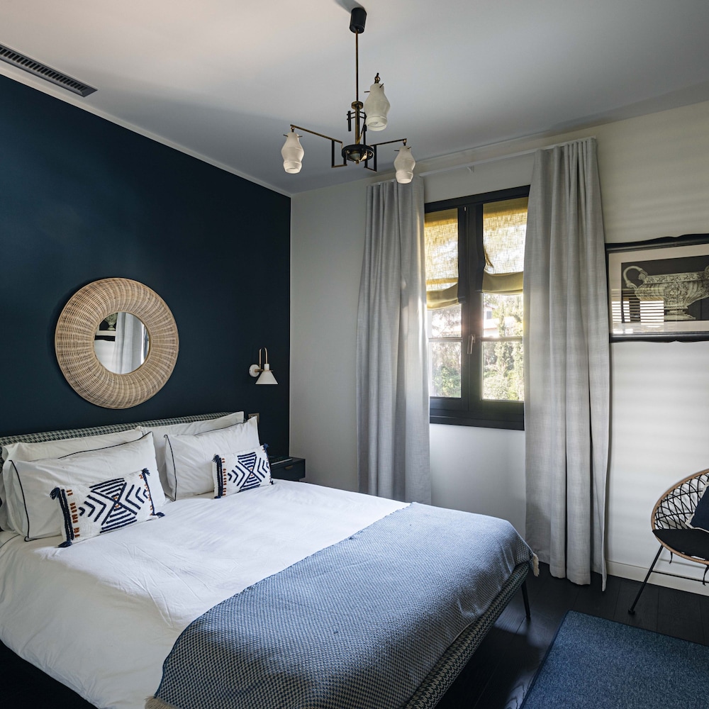 Charming Green and Blue Villa by Wonderful Italy