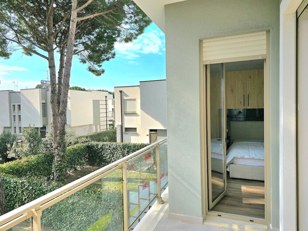 Sunny Beach Apartments 300 photo 3