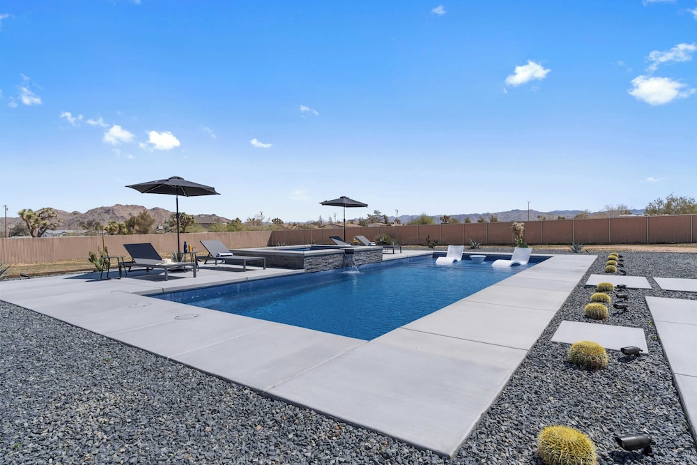 Bocce, Pool+spa, Game Room, Firepit Modern Oasis Yucca Haven by Avantstay