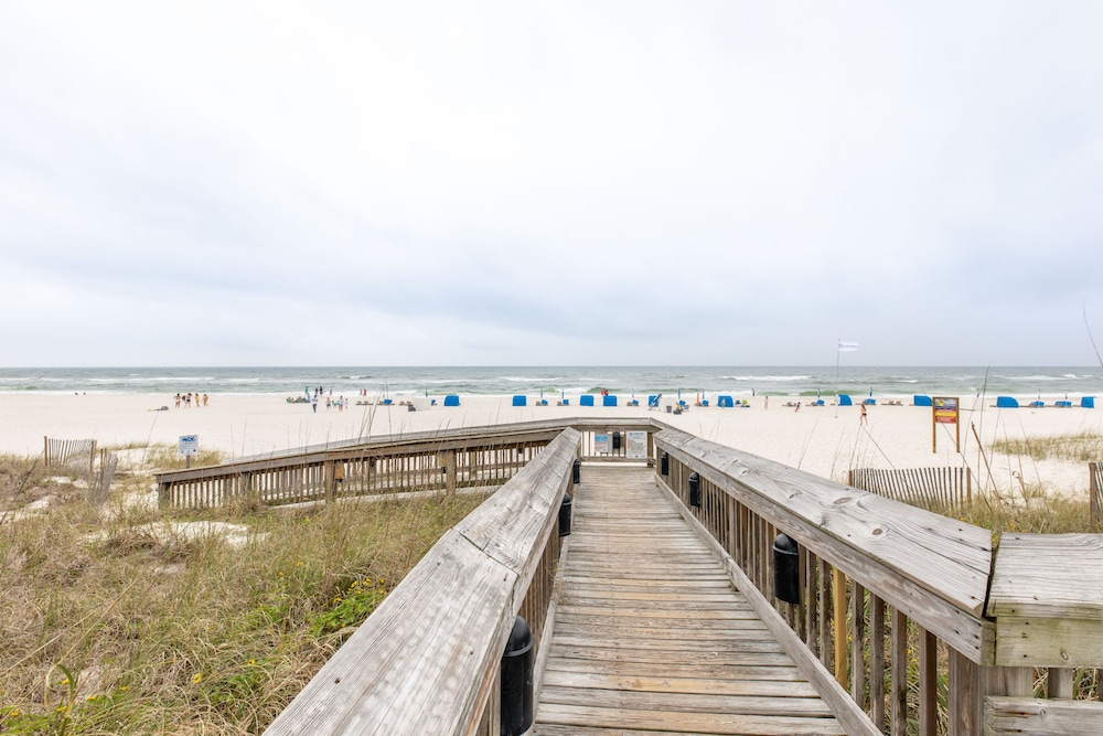 Tradewinds Condos by Hosteeva