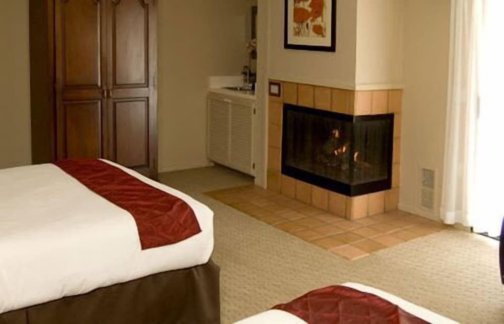 Monterey Vacations - Adobe Inn - Property Image 2