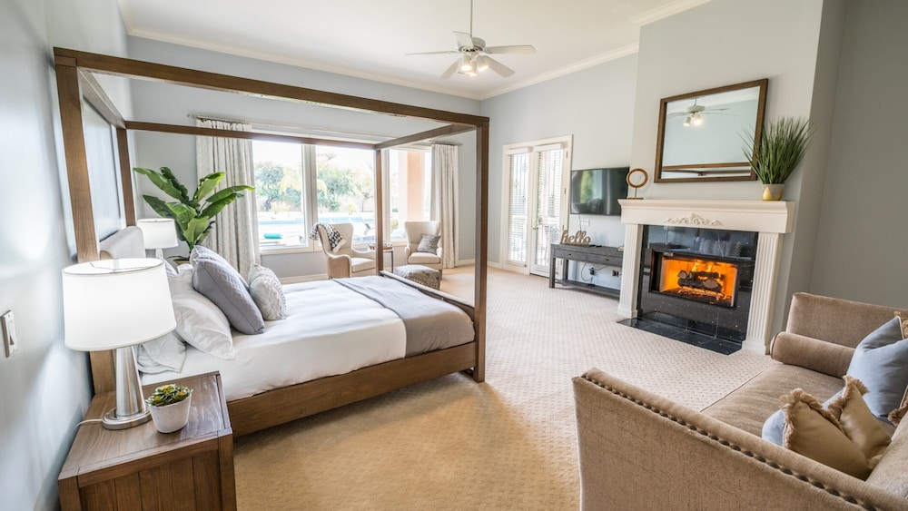 Paradise Valley by Avantstay Expansive Oasis w/ Putting Green, Pool & Mtn Views view 4