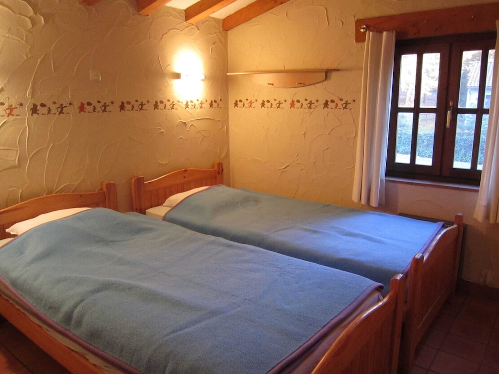 Cosy and Snug Holiday Home With Joint Swimming Pool view 5