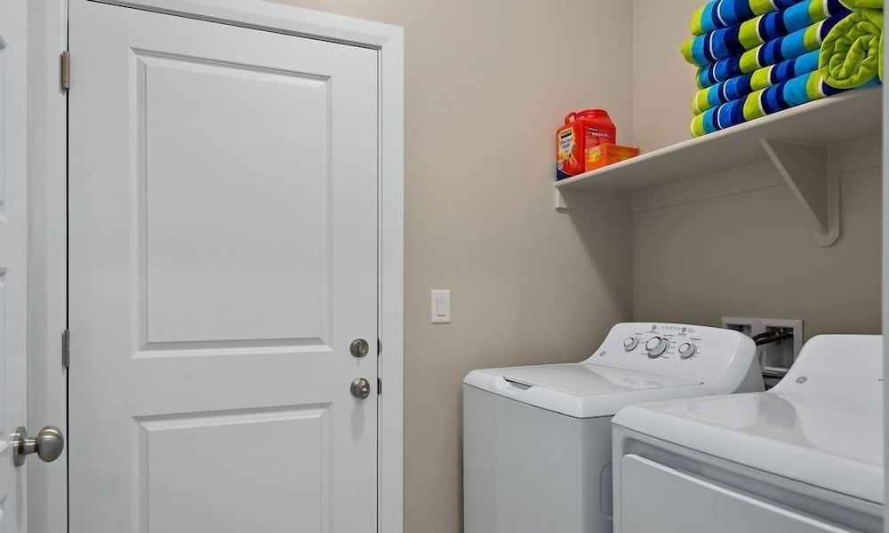 Spacious Villa 5 minutes to Lake State park by Redawning view 4